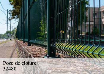 Pose de cloture 32480
